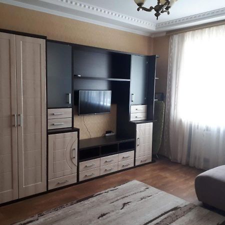Апартаменты, 2 Комн. 6 Мест Kropyvnytskyi Luaran gambar